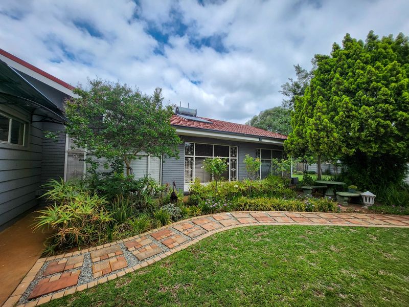 A Spacious and Neat Family Home Offering Comfort, Convenience, and Excellent Extras. - Photo 2