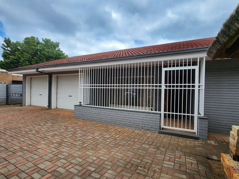 A Spacious and Neat Family Home Offering Comfort, Convenience, and Excellent Extras. - Photo 3