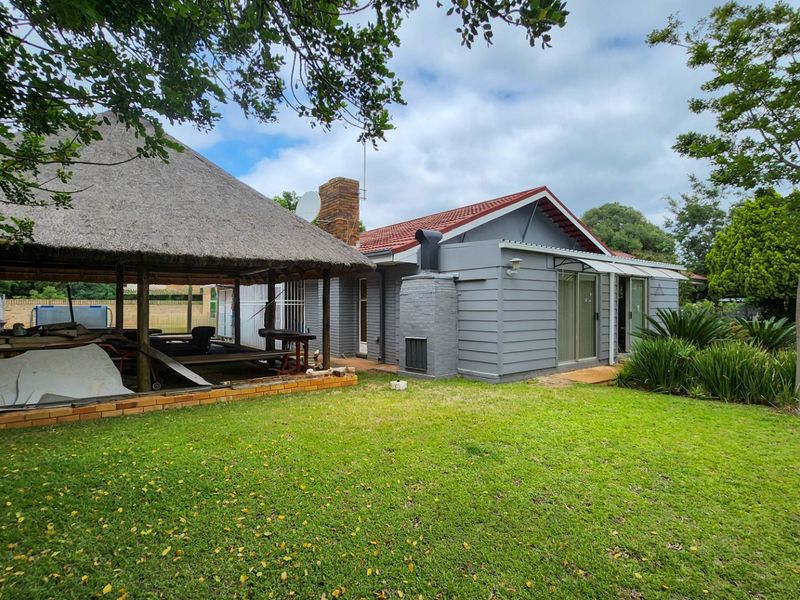 A Spacious and Neat Family Home Offering Comfort, Convenience, and Excellent Extras. - Photo 7