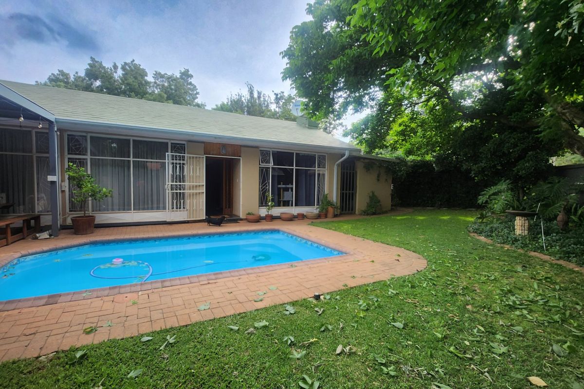 A cozy and inviting 4-bedroom, 3-bathroom family home with a huge scullery, sparkling pool, entertainment area with built-in braai, neat irrigated garden, double garage, and ample parking for all your needs. - Photo 2