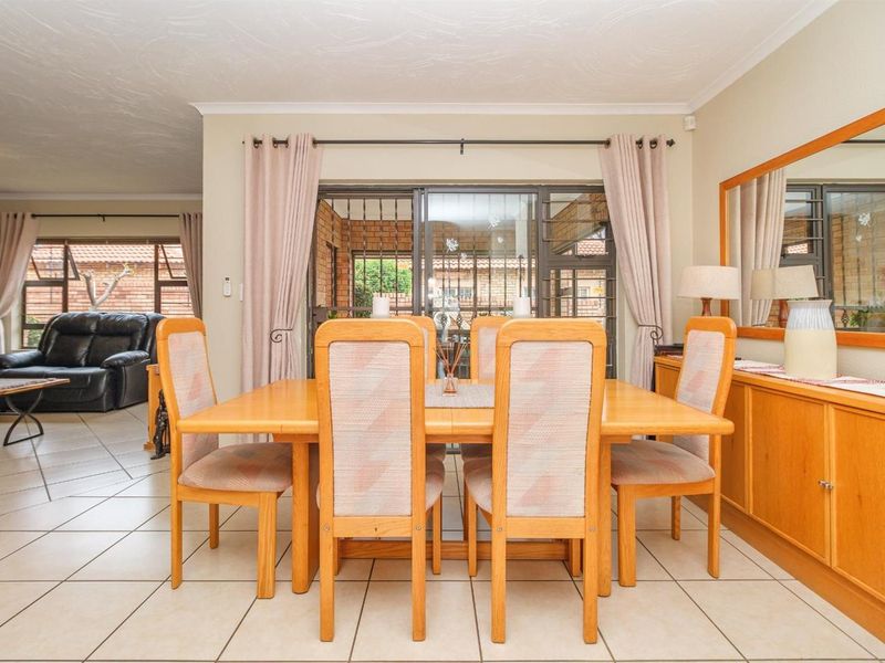 Modern Comfort Meets Country Calm in Honeydew Manor, Roodepoort - Photo 8
