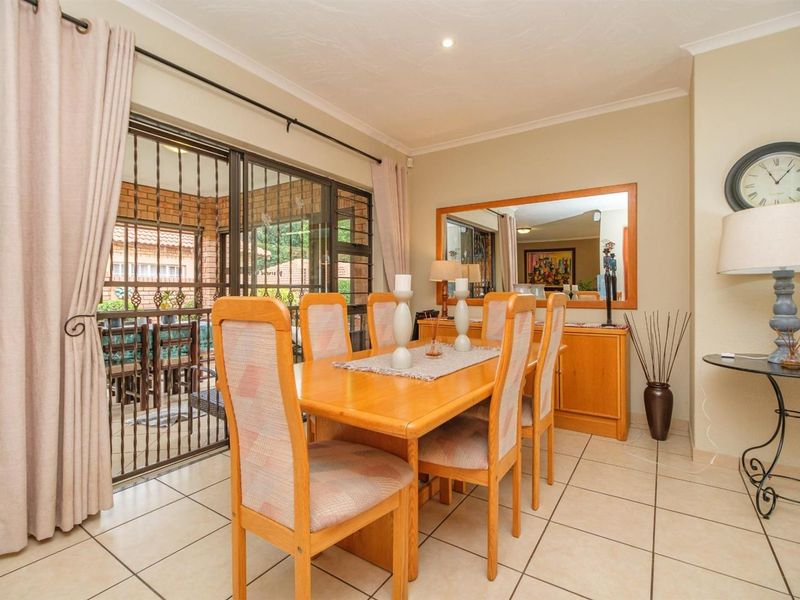 Modern Comfort Meets Country Calm in Honeydew Manor, Roodepoort - Photo 9