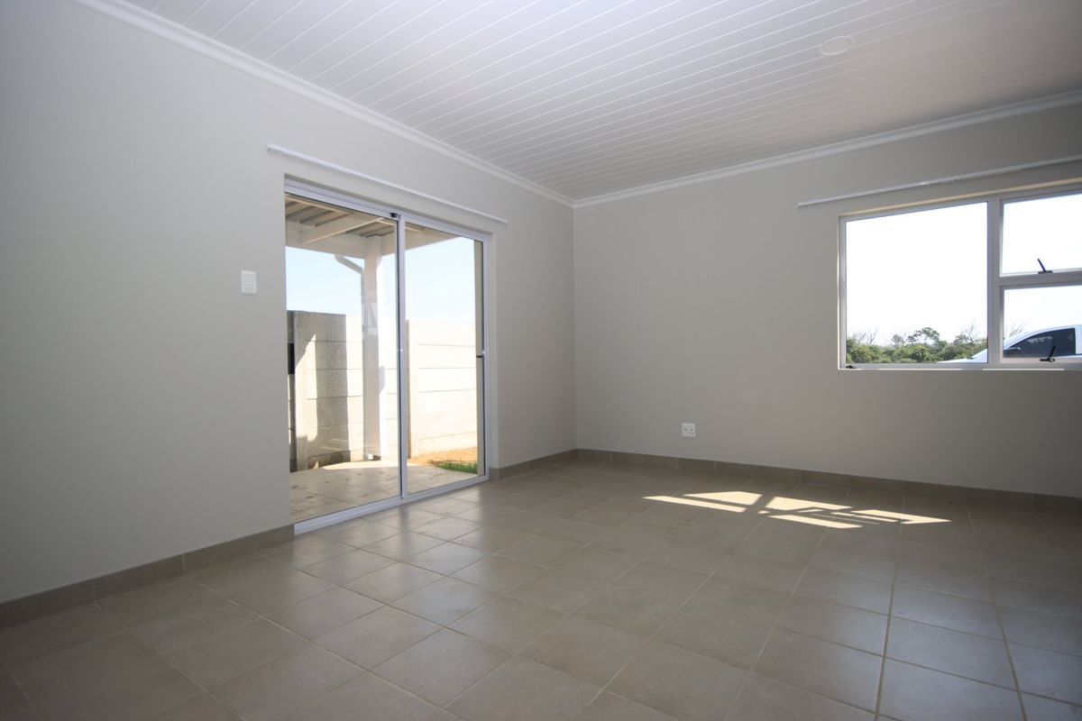 Fabulous 3 bedroomed home in The  Wedge , Gonubie, Eastern Cape - Photo 4