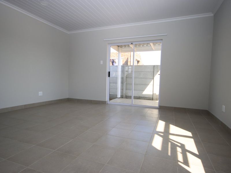 Fabulous 3 bedroomed home in The  Wedge , Gonubie, Eastern Cape - Photo 3