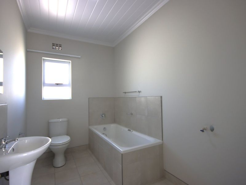 Fabulous 3 bedroomed home in The  Wedge , Gonubie, Eastern Cape - Photo 6