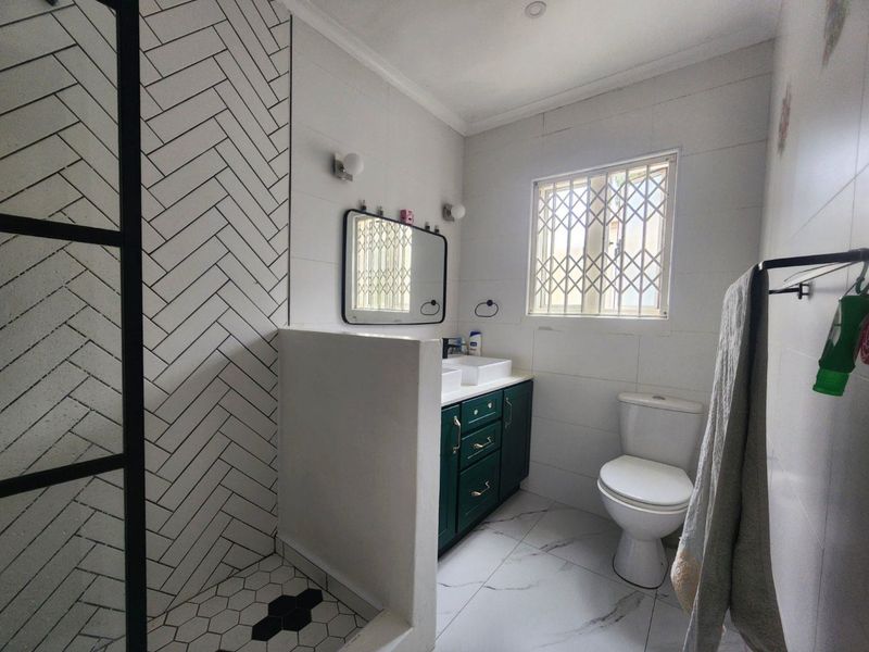 4 Bedroom House for Sale in Douglasdale - Photo 7