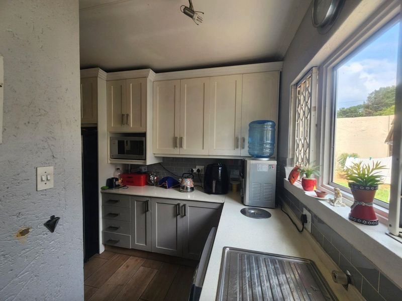 4 Bedroom House for Sale in Douglasdale - Photo 9