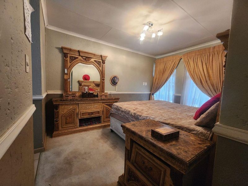 4 Bedroom House for Sale in Douglasdale - Photo 5