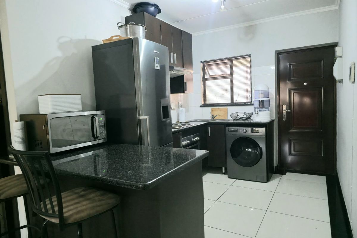 2 Bedroom 1 Bathroom apartment for Sale. - Photo 2