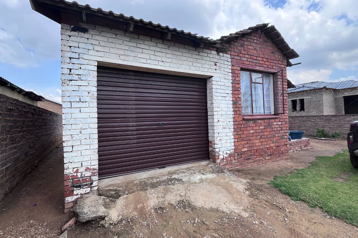 2 bedroom home in zone 10 Sebokeng with flatlet and cottage. - Photo 4