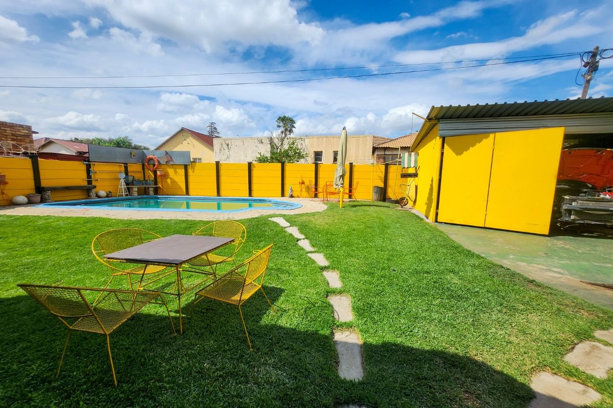 A Neat Family Home with Practical Features and Extra Space - Photo 5