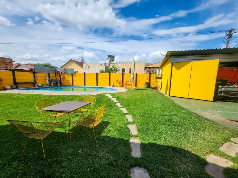 A Neat Family Home with Practical Features and Extra Space - Photo 5