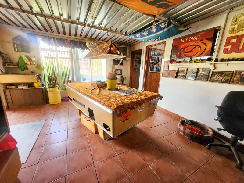 A Neat Family Home with Practical Features and Extra Space - Photo 9