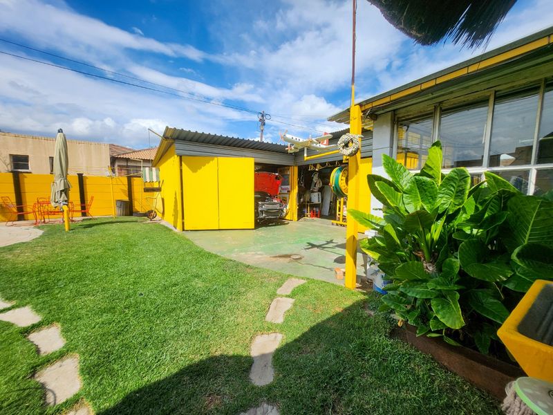 A Neat Family Home with Practical Features and Extra Space - Photo 6