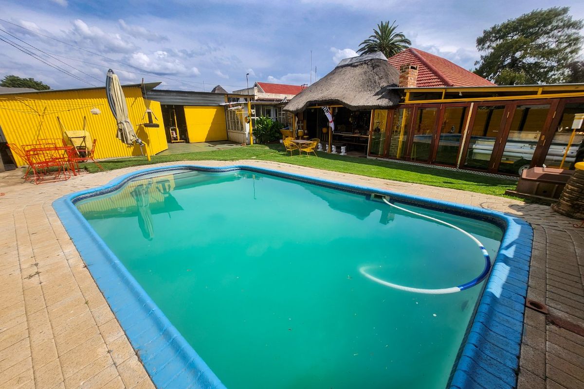 A Neat Family Home with Practical Features and Extra Space - Photo 4