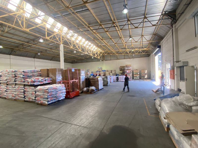 1526m2 Industrial Space to Let  - Photo 2