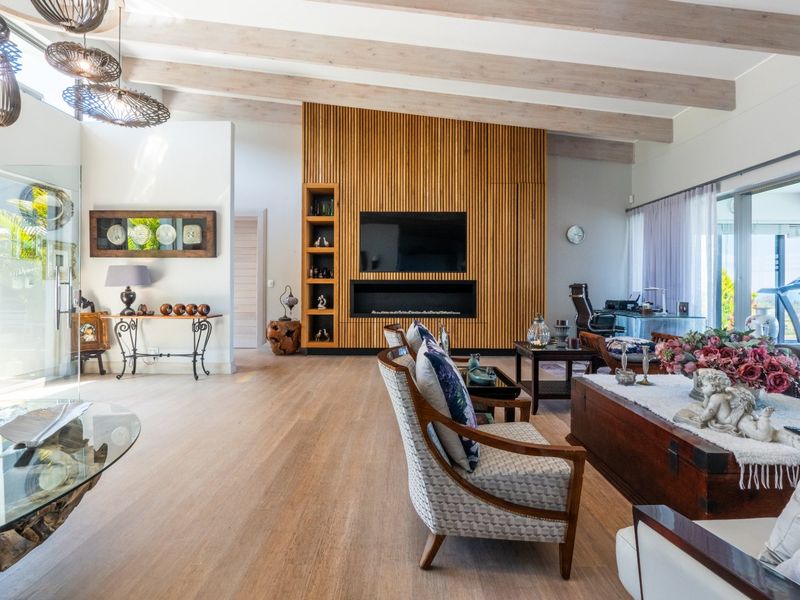 Architectural Masterpiece With Panoramic Sea Views - Photo 7