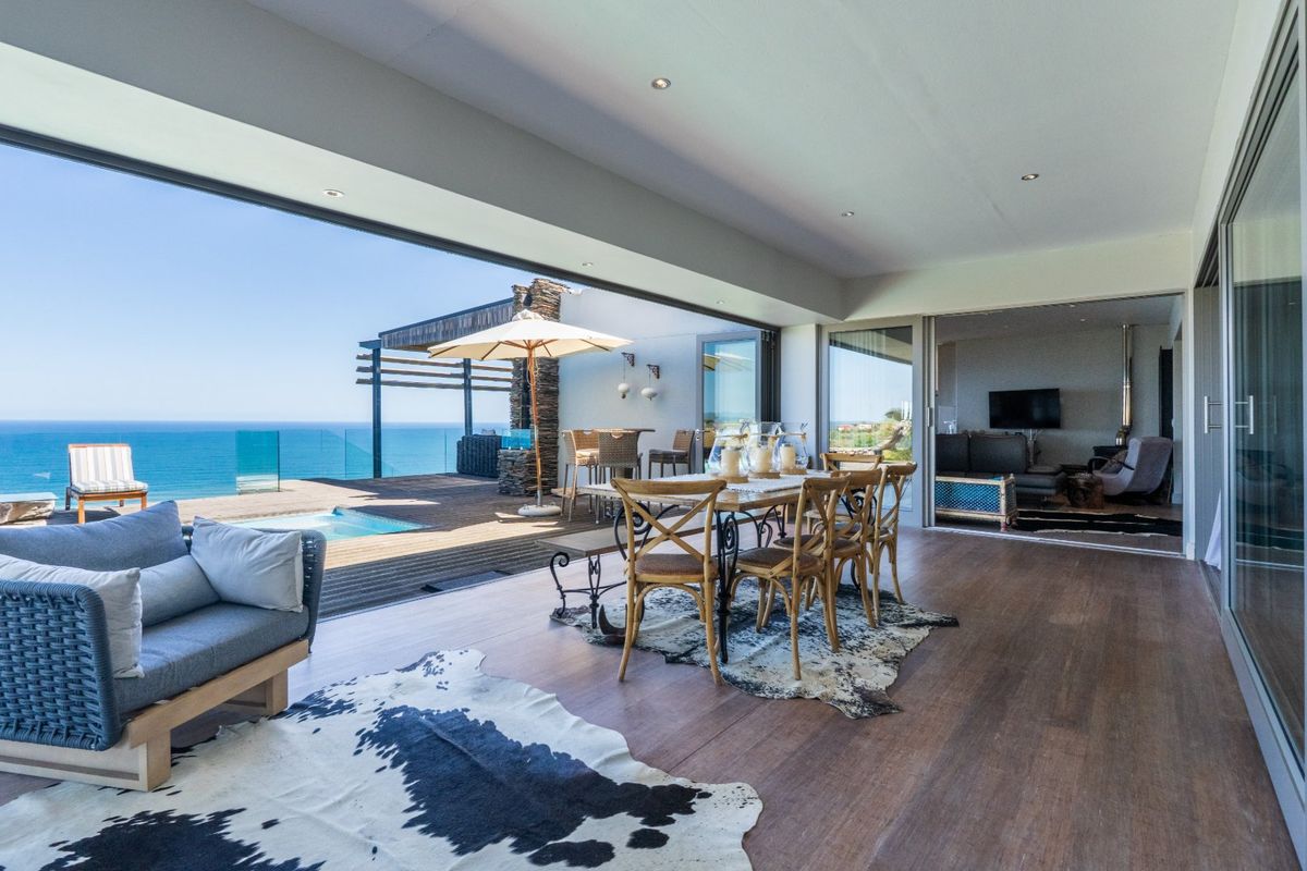 Architectural Masterpiece With Panoramic Sea Views - Photo 2