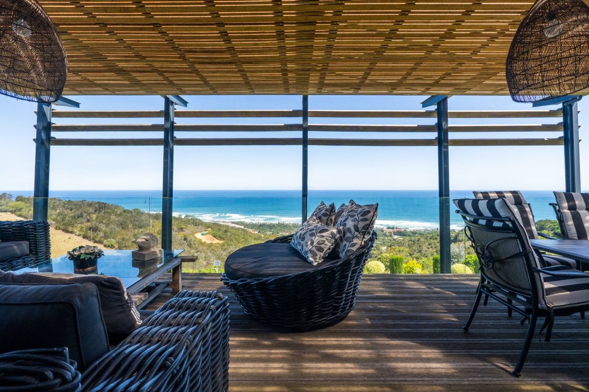 Architectural Masterpiece With Panoramic Sea Views - Photo 4