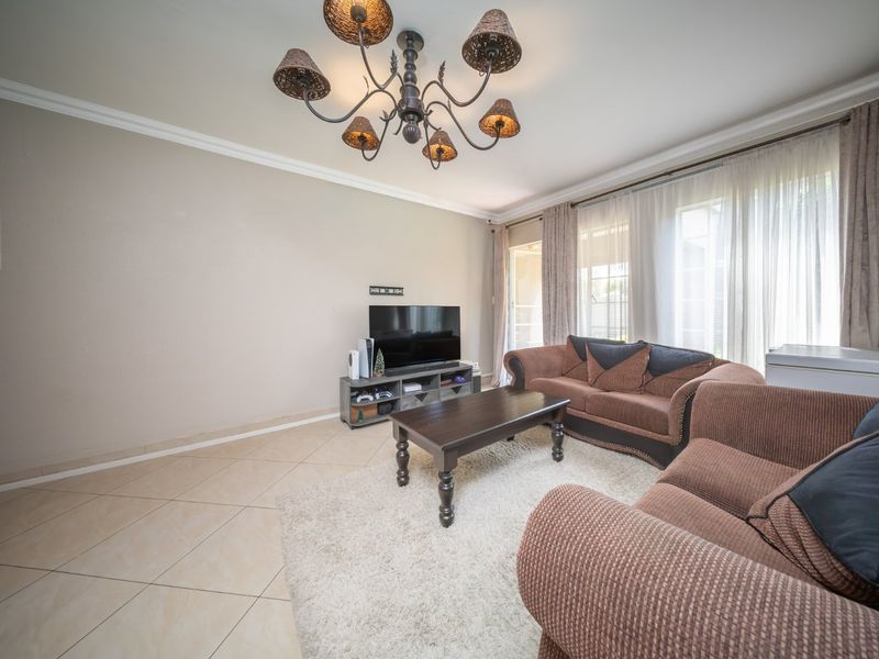 Neat and Cozy Ground Floor Townhouse For Sale - Photo 8