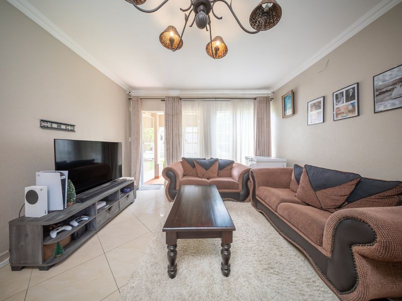 Neat and Cozy Ground Floor Townhouse For Sale - Photo 7