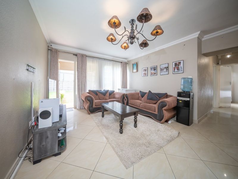 Neat and Cozy Ground Floor Townhouse For Sale - Photo 6