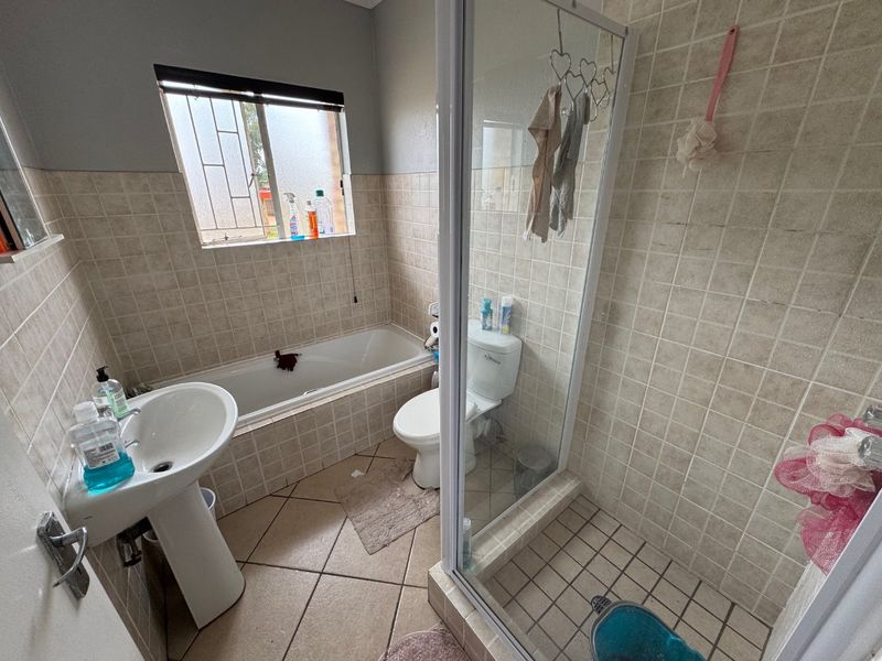 Charming Family Home  - Photo 8