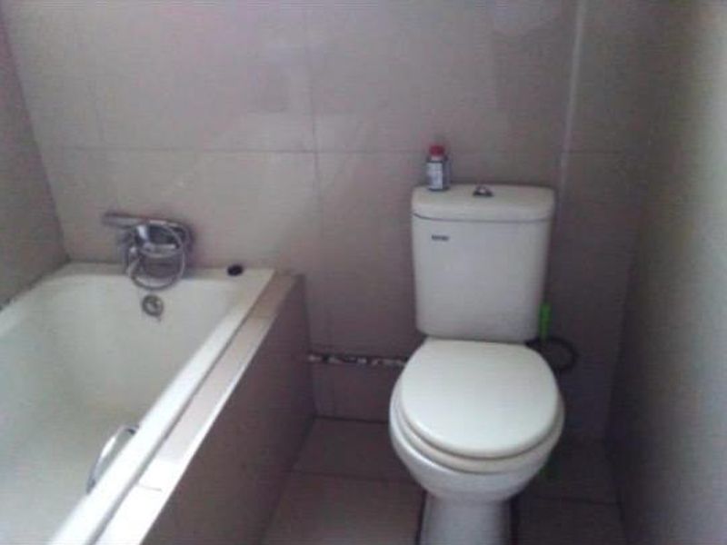A Studio Apartment For Sale In Durban Central, Durban - Photo 6
