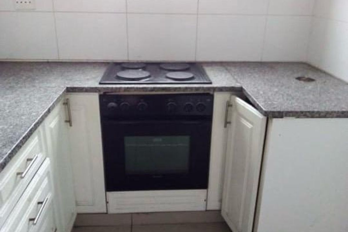 A Studio Apartment For Sale In Durban Central, Durban - Photo 2