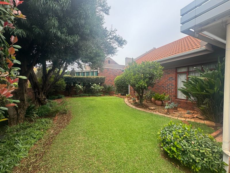 Modern Townhouse in Popular 24-Hour Security Complex - Photo 2