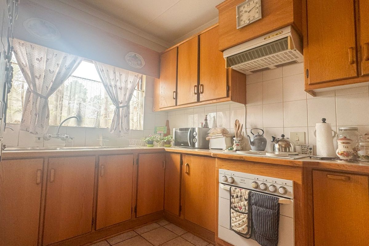 Modern Townhouse in Popular 24-Hour Security Complex - Photo 3