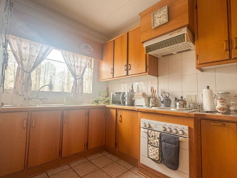 Modern Townhouse in Popular 24-Hour Security Complex - Photo 3