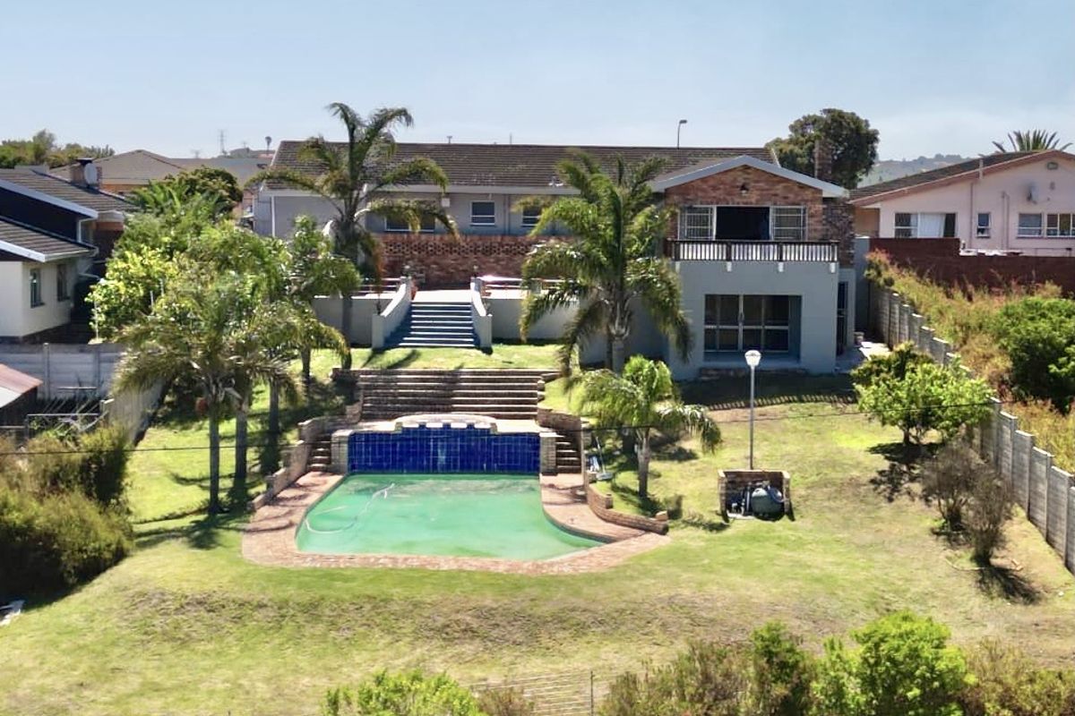 Refreshing large family villa with entertainment and views. - Photo 2