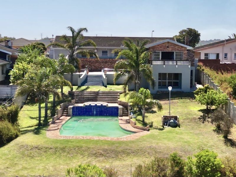 Refreshing large family villa with entertainment and views. - Photo 2