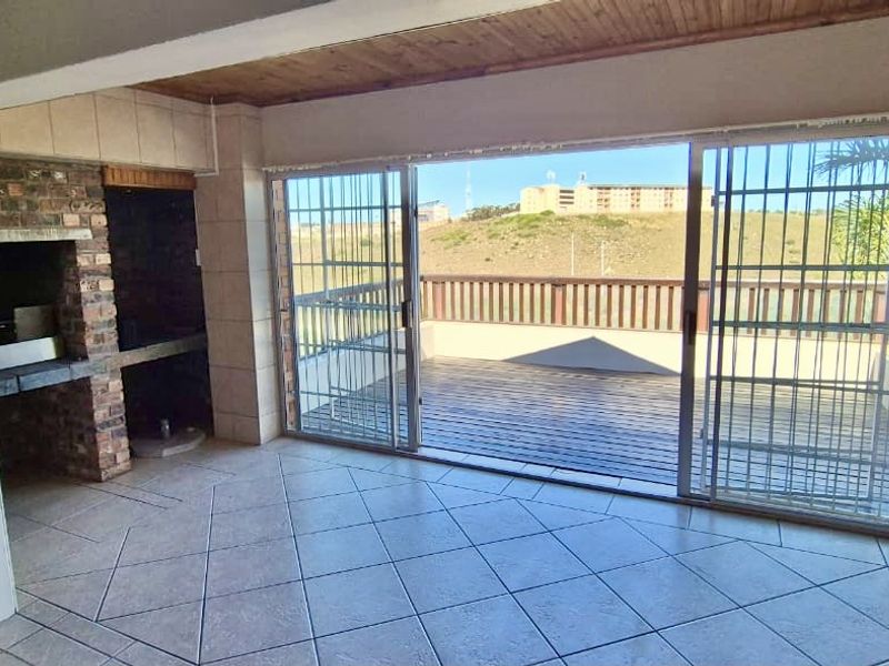 Refreshing large family villa with entertainment and views. - Photo 10