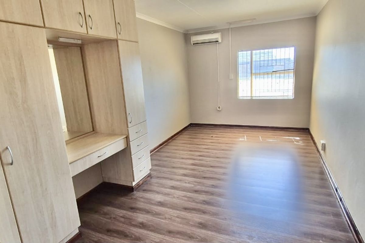 Refreshing large family villa with entertainment and views. - Photo 3