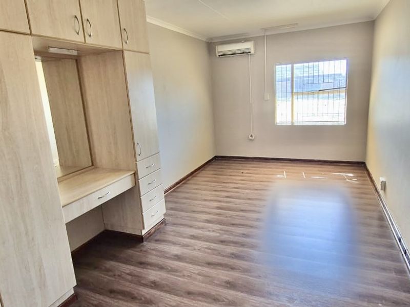 Refreshing large family villa with entertainment and views. - Photo 3