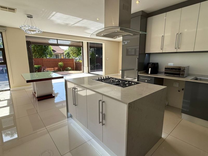 For Sale in Izinga, 3 bedroom pet friendly townhouse in secure complex. - Photo 9