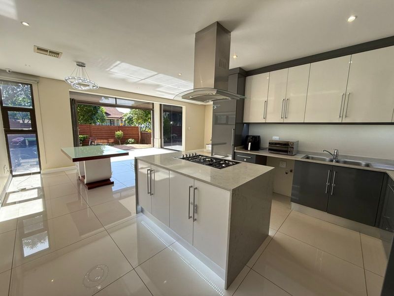 For Sale in Izinga, 3 bedroom pet friendly townhouse in secure complex. - Photo 8