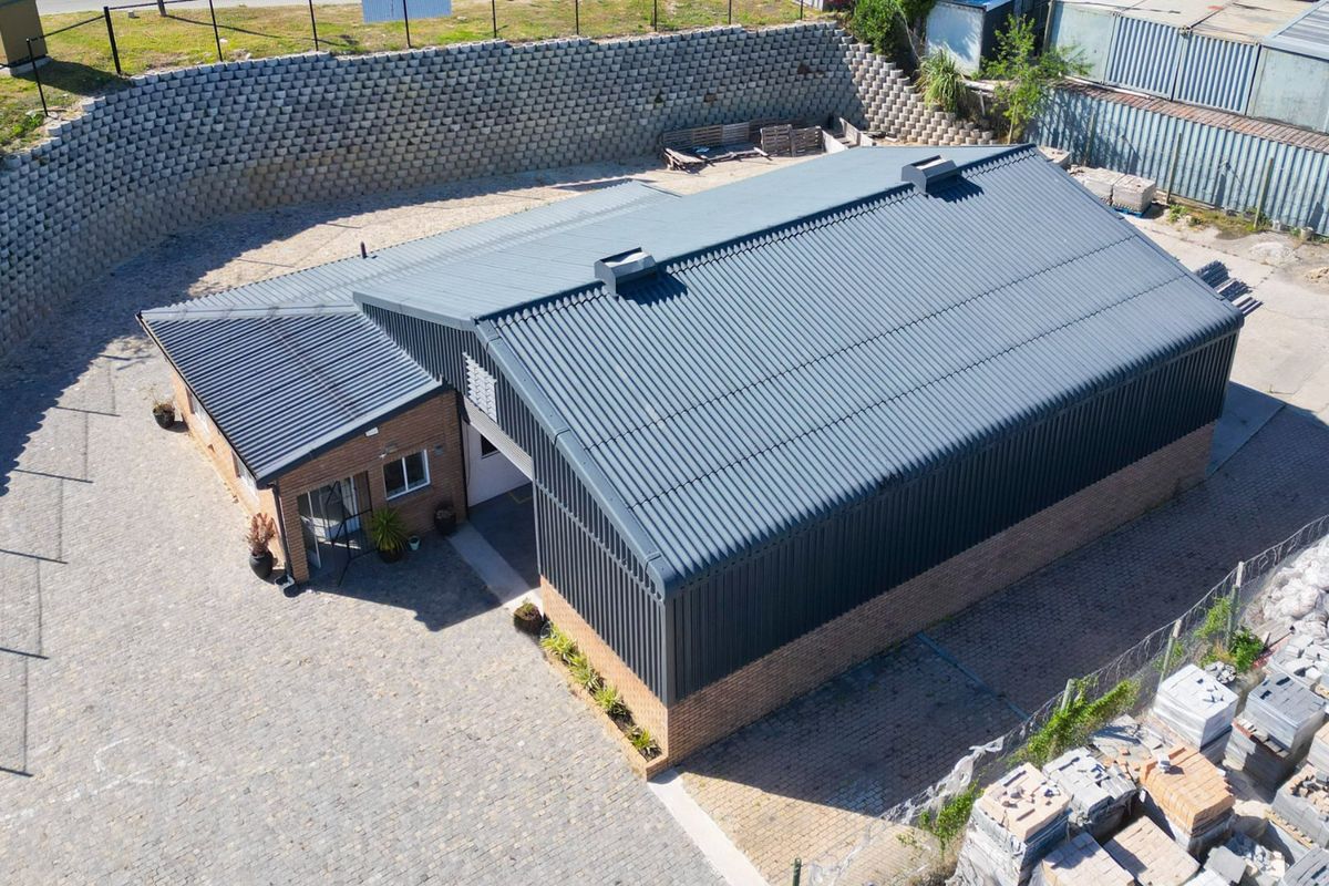 Secure Industrial Gem – Offices & Mezzanine Storage - Photo 4