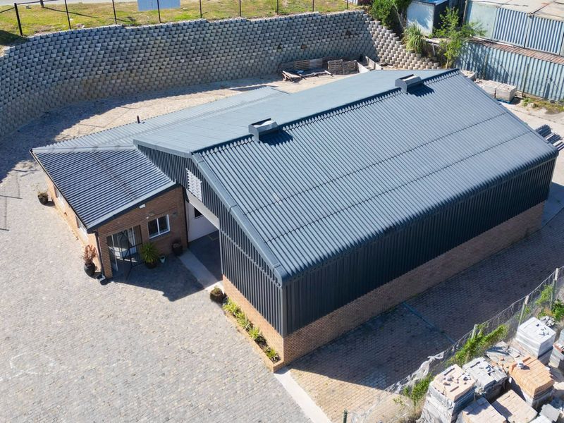 Secure Industrial Gem – Offices & Mezzanine Storage - Photo 4