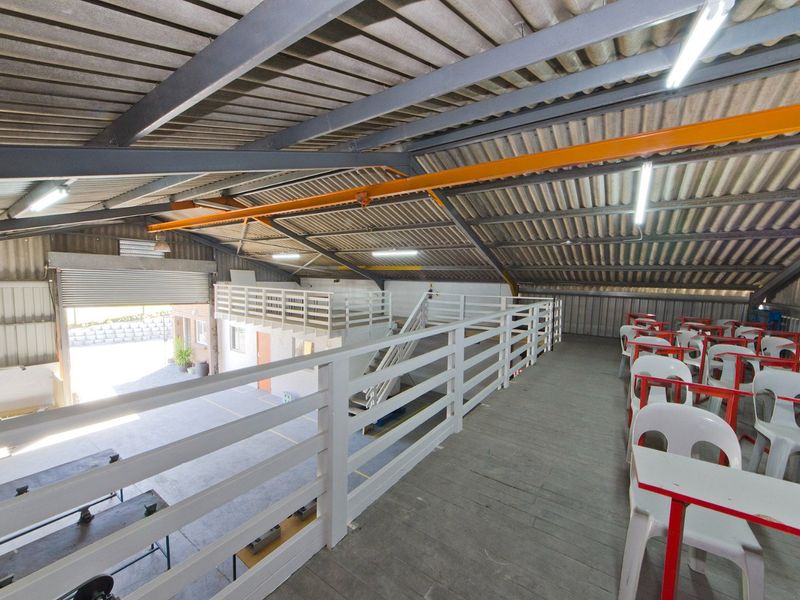 Secure Industrial Gem – Offices & Mezzanine Storage - Photo 8