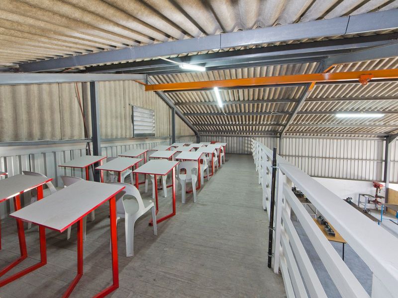 Secure Industrial Gem – Offices & Mezzanine Storage - Photo 7