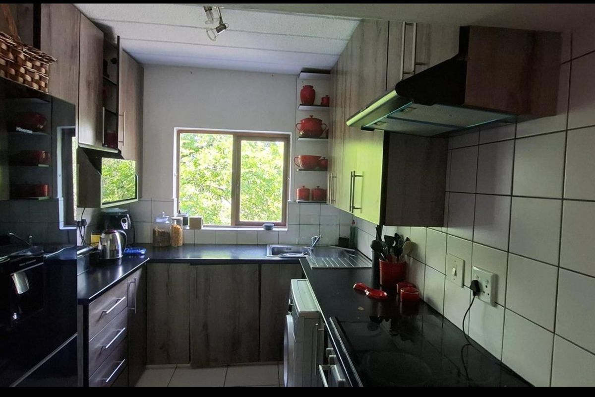 2 Bedroom Apartment in Jukskei Park - Photo 3