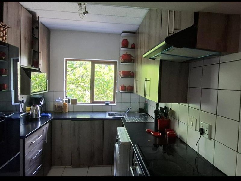 2 Bedroom Apartment in Jukskei Park - Photo 3