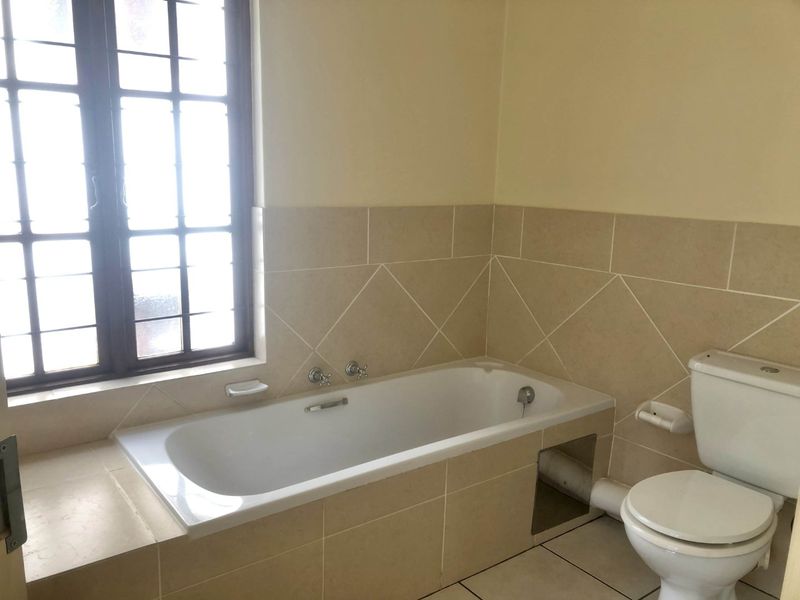 2 Bedroom Apartment in Jukskei Park - Photo 6