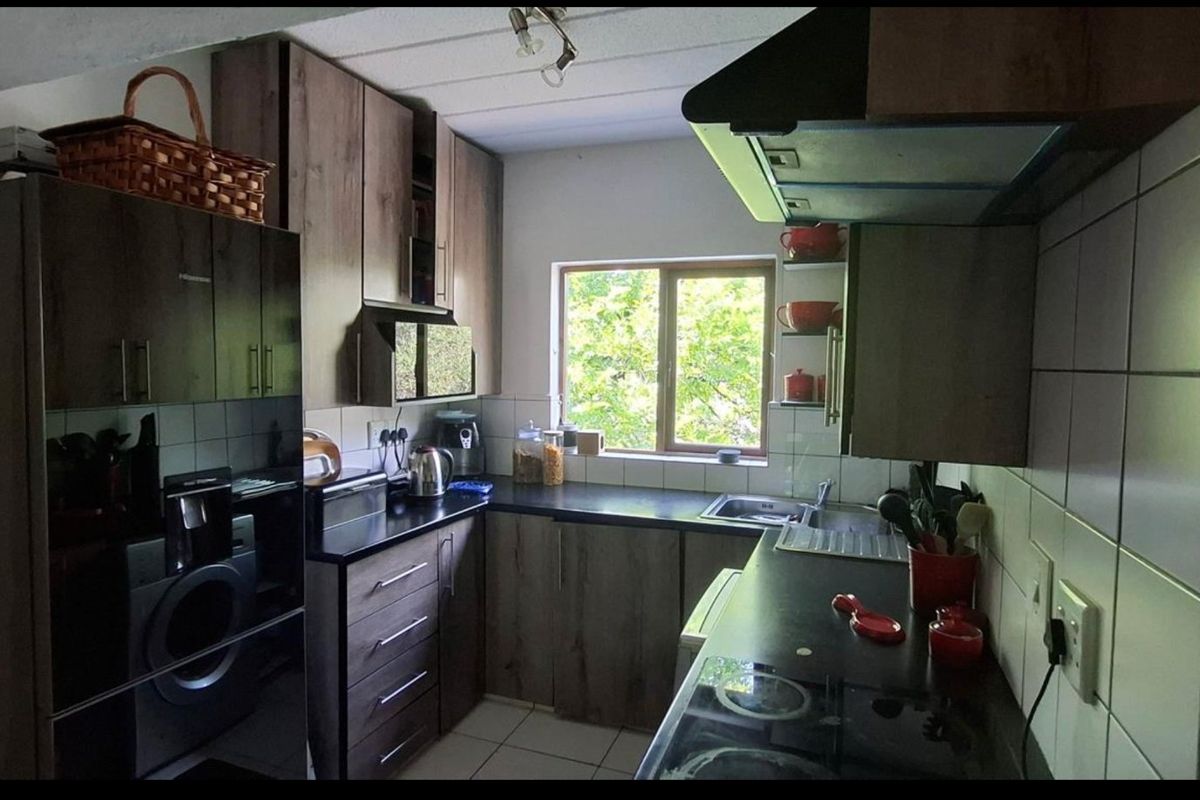 2 Bedroom Apartment in Jukskei Park - Photo 2