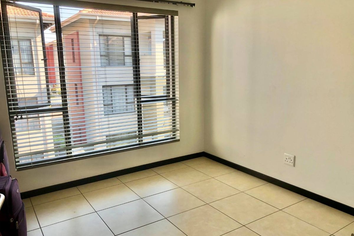 2 Bedroom Apartment in Jukskei Park - Photo 4