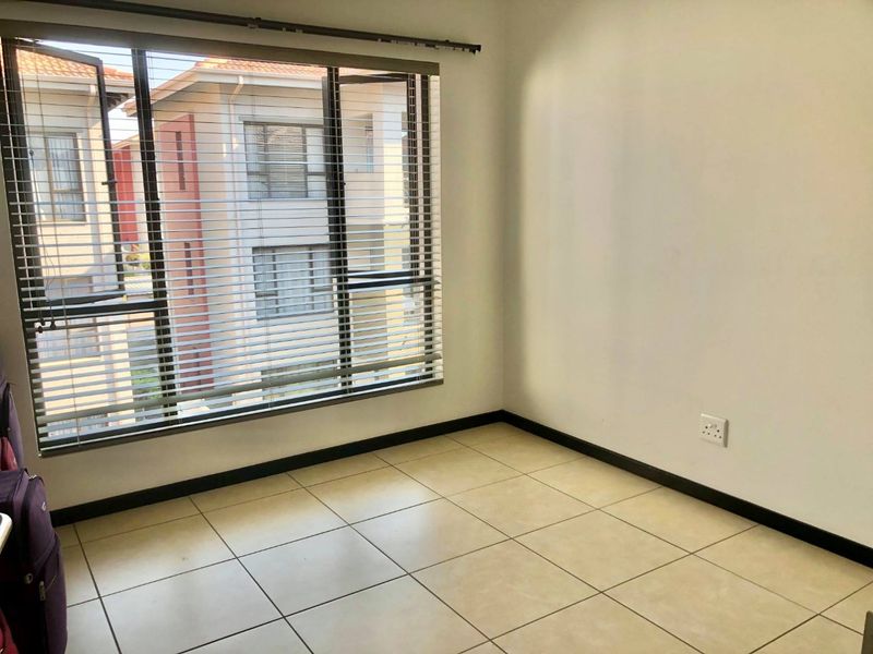 2 Bedroom Apartment in Jukskei Park - Photo 4