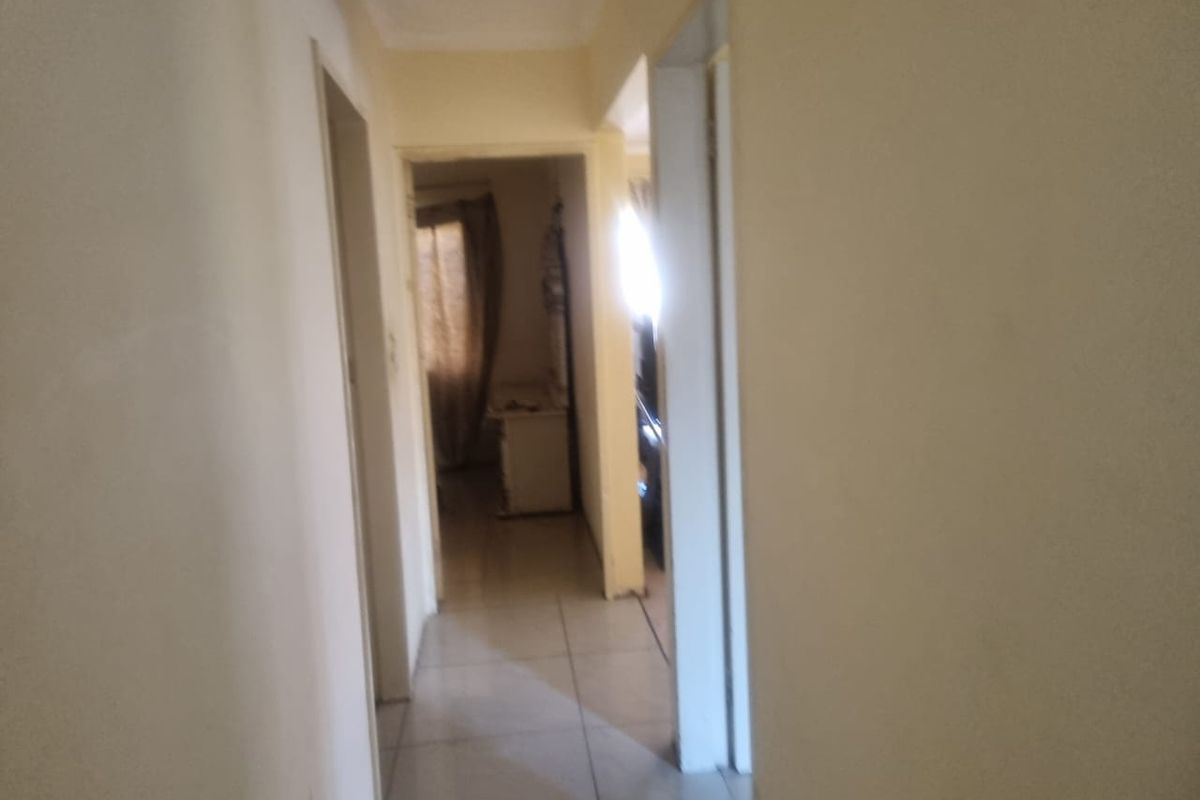 THREE BEDROOM TOWN HOUSE AVAILABLE IMMEDIATLEY IN BENDOR POLOKWANE - Photo 5